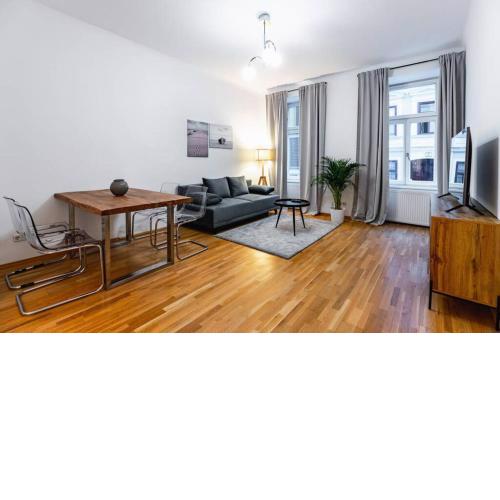 Spacious 3-room apt. 15 min to the city center