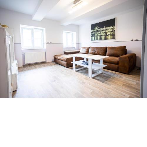 Spacious Apartment 20 Min from National Theatre