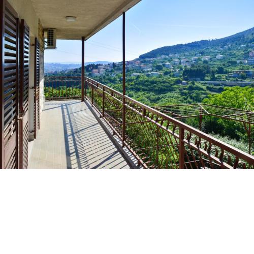 Spacious Apartment in Klis + Balcony