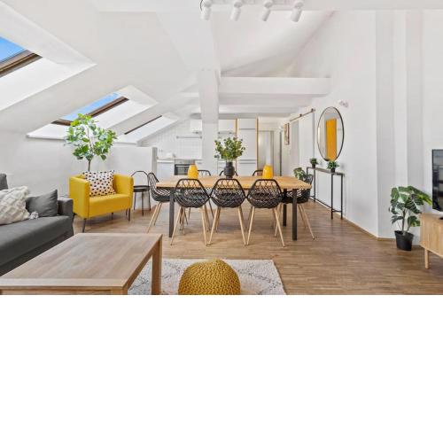 Spacious Apartment next to Shopping Mall with Balcony