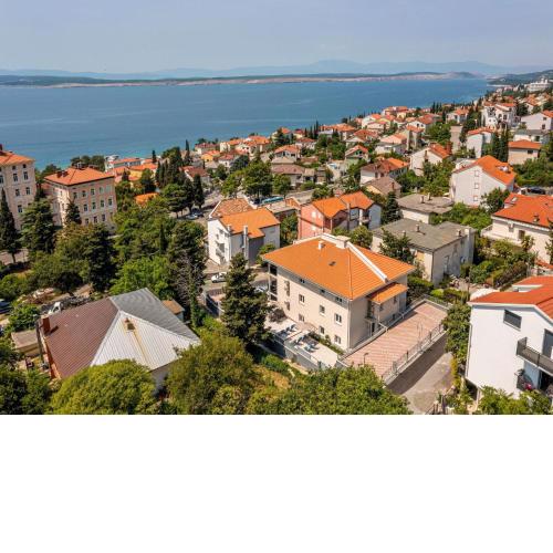 Spacious apartment with balcony and pool for use