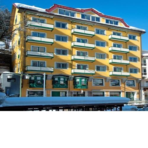 Spacious apartment with mountain view