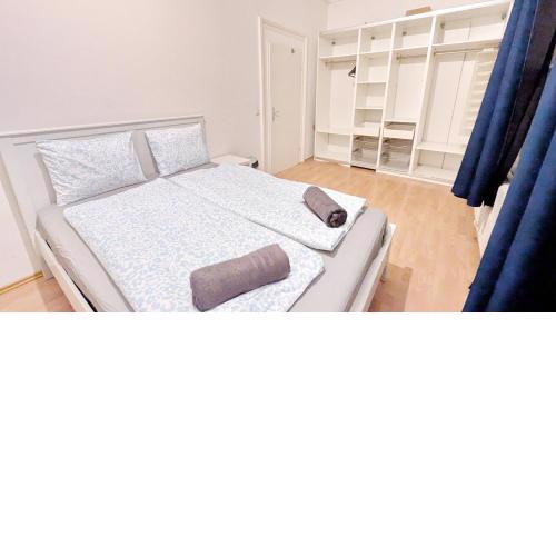 Spacious Apartments for Group Stays - 15 Min from Airport & City Center, 5 Min from Vienna Main-Bus Station