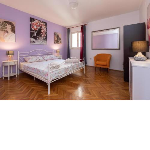Spacious City Center apartment - 4 pax