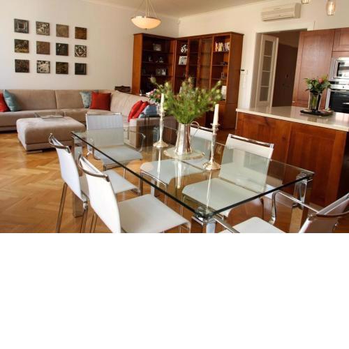 Spacious elegance in the heart of Old Town