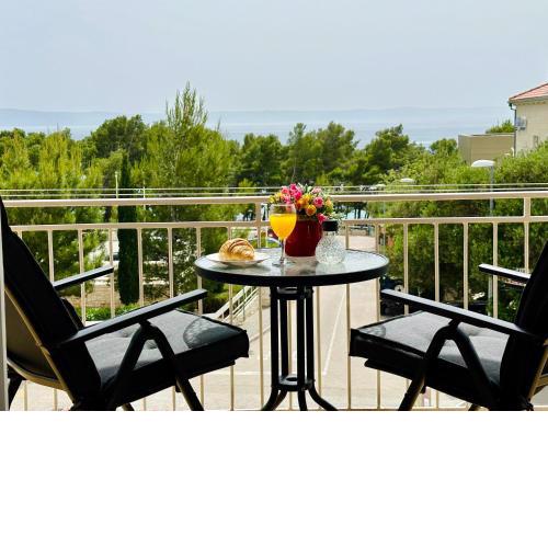 Spacious family apartment near the beach