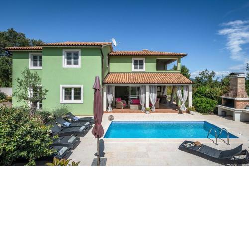 Spacious holiday house / pool / jacuzzi / playground / 6+2