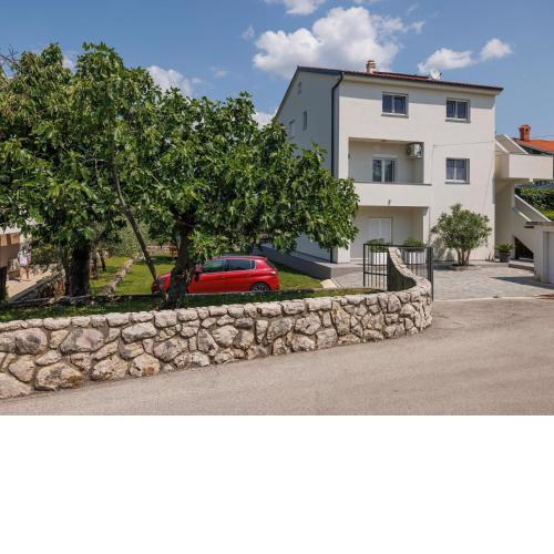 Spacious home with private terrace near sea