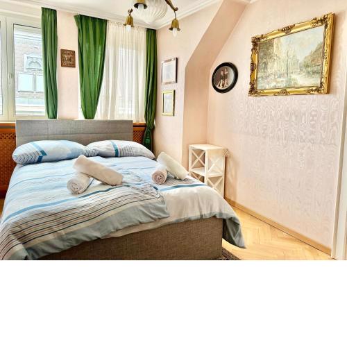 Spacious Penthouse with Stephen Cathedral View