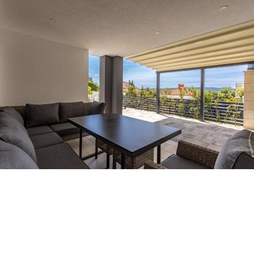 Spacious Pool Apartment Crikvenica - Happy Rentals