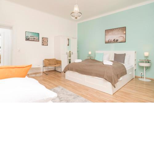 Spittelau Chillout Lounge spacious bright contactless selfcheckin