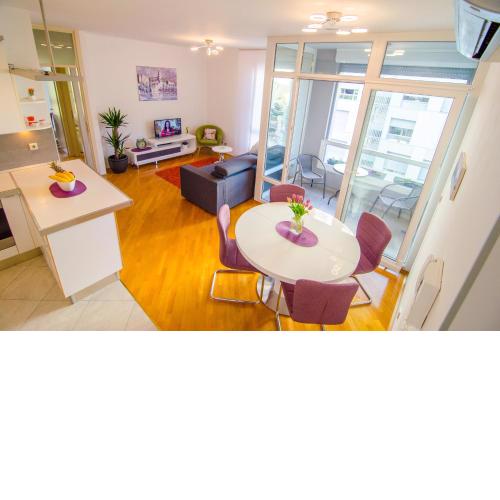 Split Apartment Sinisa
