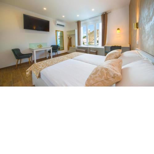 Split Central Luxury Studios 2