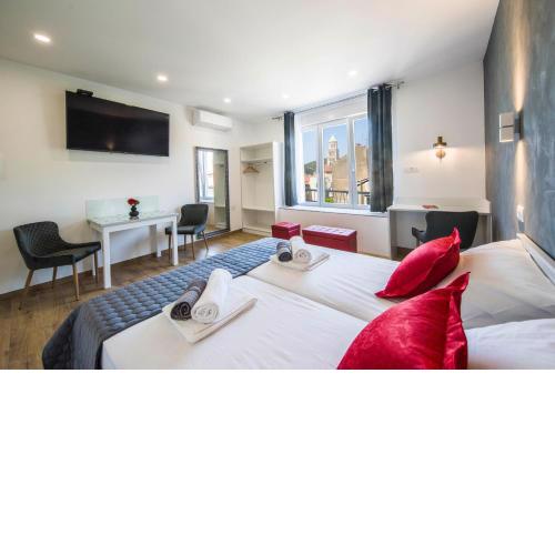 Split Central Luxury Studios