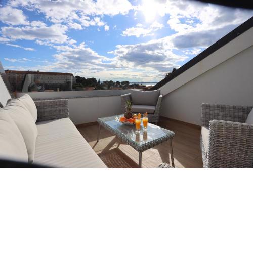 Split City View Apartment