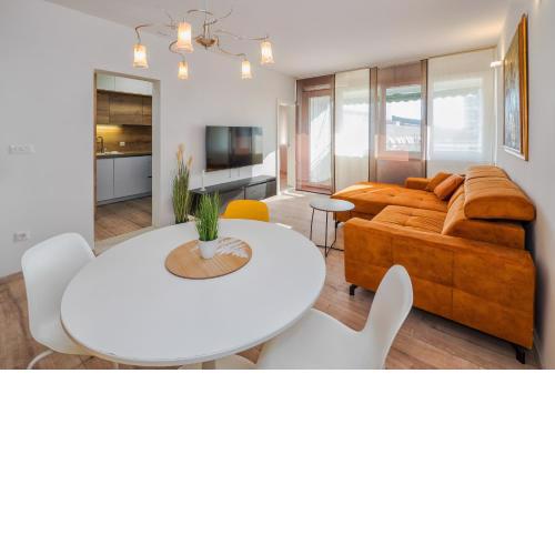 Split Serenity/ Suite with Sea View Balcony