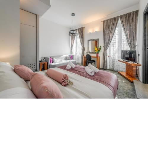 Starlight Luxury Suites