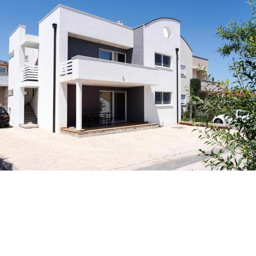 Station 22 - Brand new apartment with a terrace and private parking