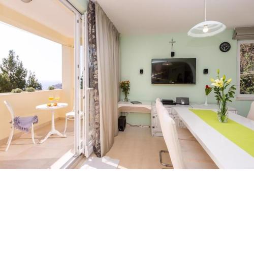 Stella Maris- One Bedroom Apartment with Balcony and Sea View