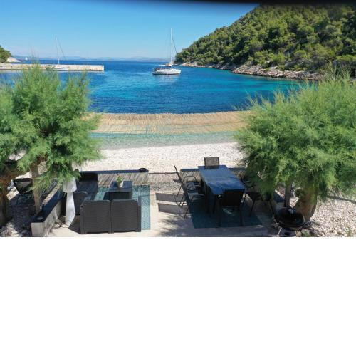 Stiniva beach house
