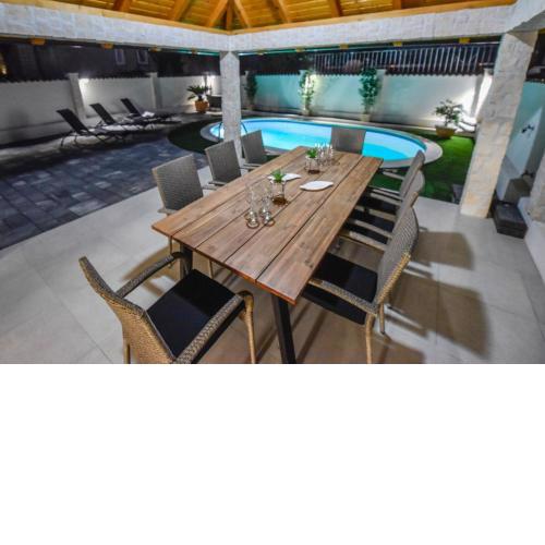Stone House in the Center with Private Pool