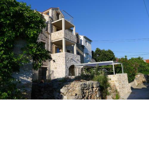 Stone House Nana