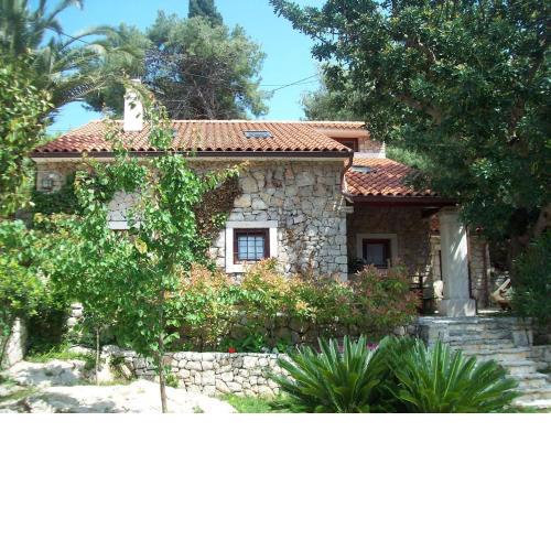STONE HOUSE reTREAT