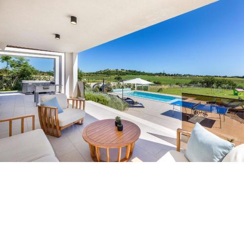 Strandnahe Villa Grofica mit Whirlpool und Grill