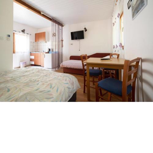 Studio Apartman Ema