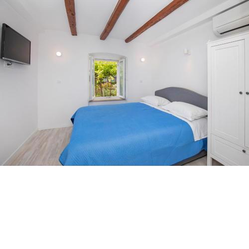 Studio Apartment Bell