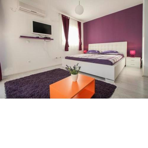 Studio apartment in Okrug Gornji with terrace, air conditioning, WiFi, washing machine 5051-1