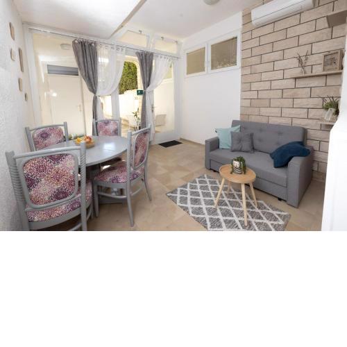 Studio apartment Tonći