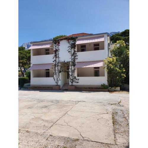 Studio Apartments Marija with private parking
