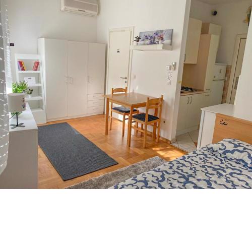 Studio City apartment Sweet Panda