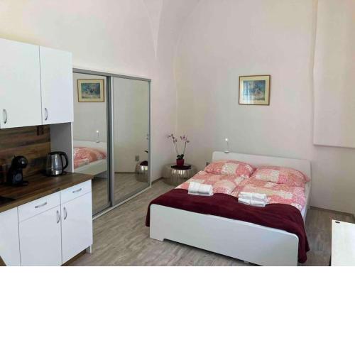 Studio in gothic house, 50m to the Old Town Square