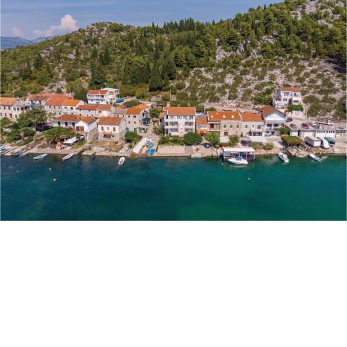 Stunning Apartment In Blace With Wifi
