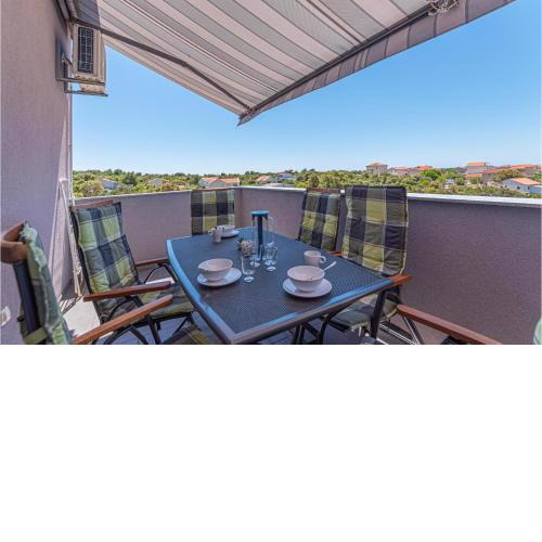Stunning Apartment In Kanica With Wifi