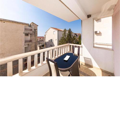 Stunning Apartment In Makarska With Wifi