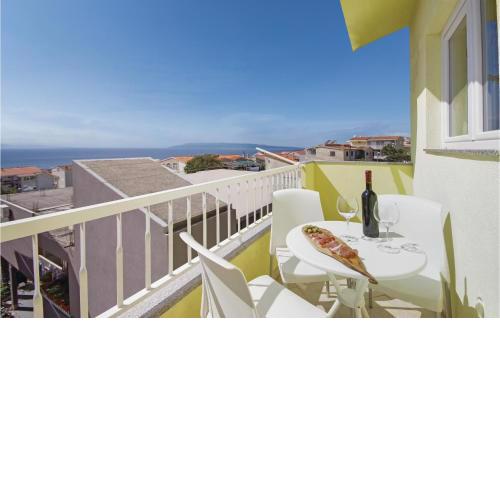 Stunning Apartment In Makarska