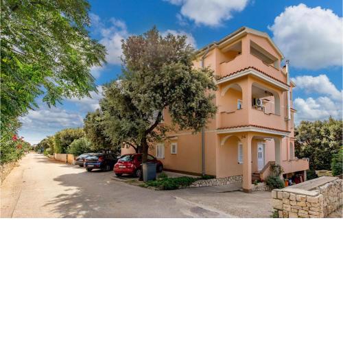 Stunning Apartment In Mandre With Wifi