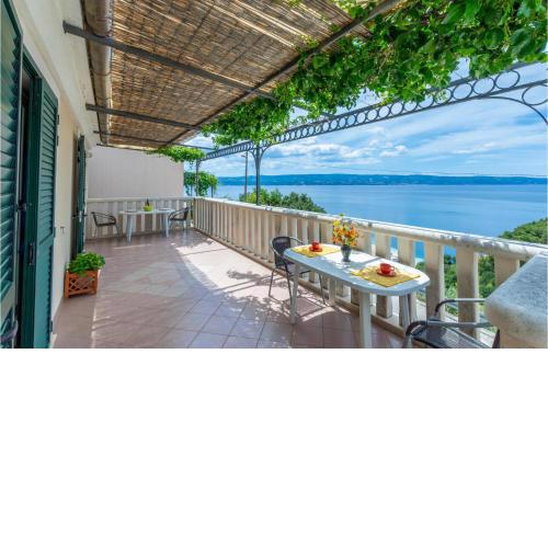 Stunning Apartment In Omis With House Sea View