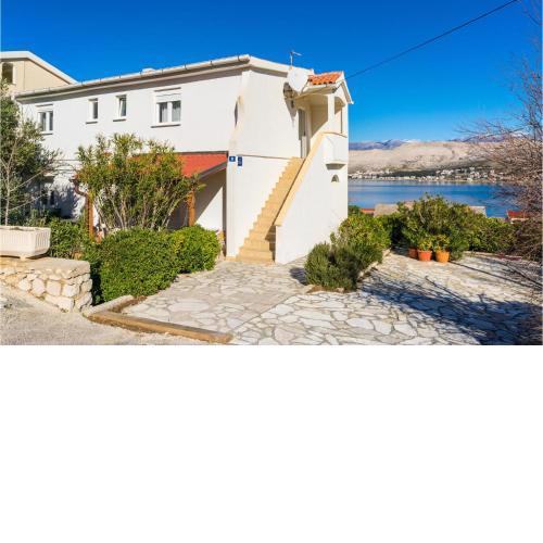 Stunning Apartment In Pag With House Sea View