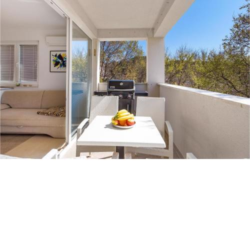 Stunning Apartment In Palit With Kitchen