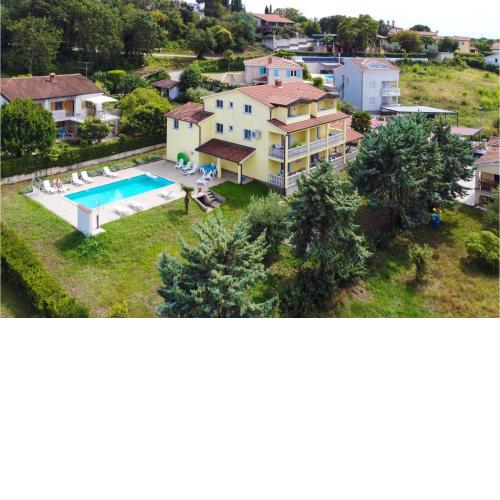 Stunning Apartment In Porec With Kitchen