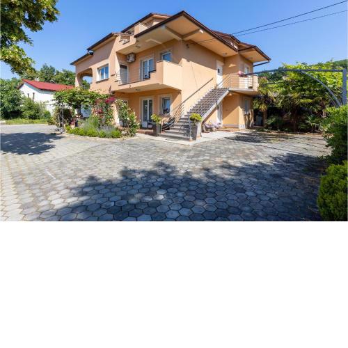 Stunning Apartment In Spincici With Wifi