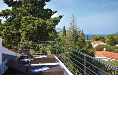 Stunning Apartment In Stari Grad With Wifi