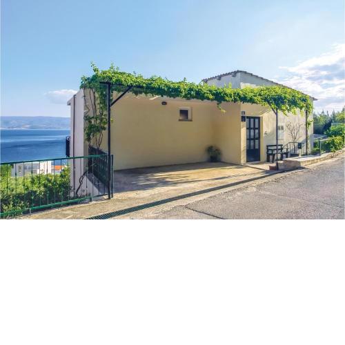 Stunning Apartment In Suhi Potok With Kitchen