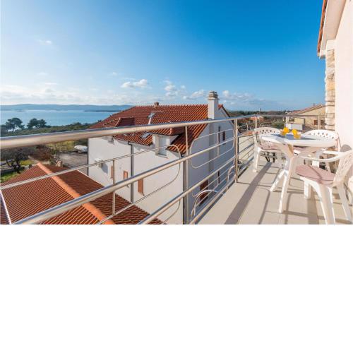 Stunning Apartment In Sveti Filip I Jakov