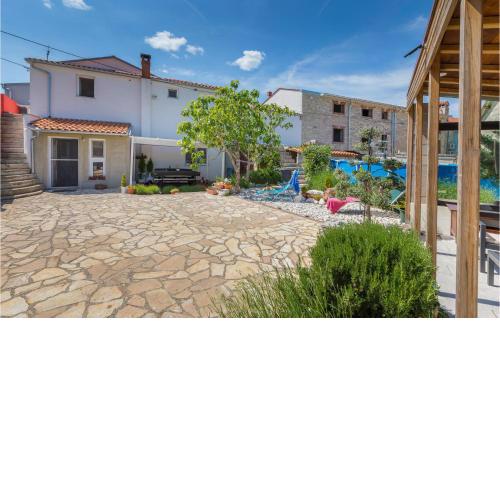 Stunning Apartment In Vodnjan With Kitchen