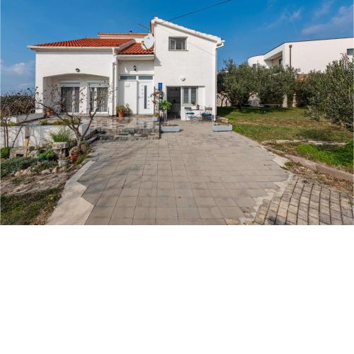 Stunning Apartment In Vrsi With Wifi
